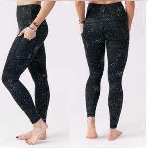 BN Zyia sz. 6-8 Black Splatter High-Waisted Capri leggings w/pockets